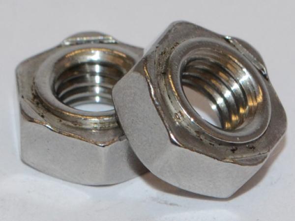 D929: Sechskant-Schweißmuttern - M10